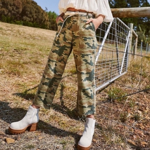 NWT Free People Remy High Rise Crop Flare Camo Pants - Picture 1 of 15